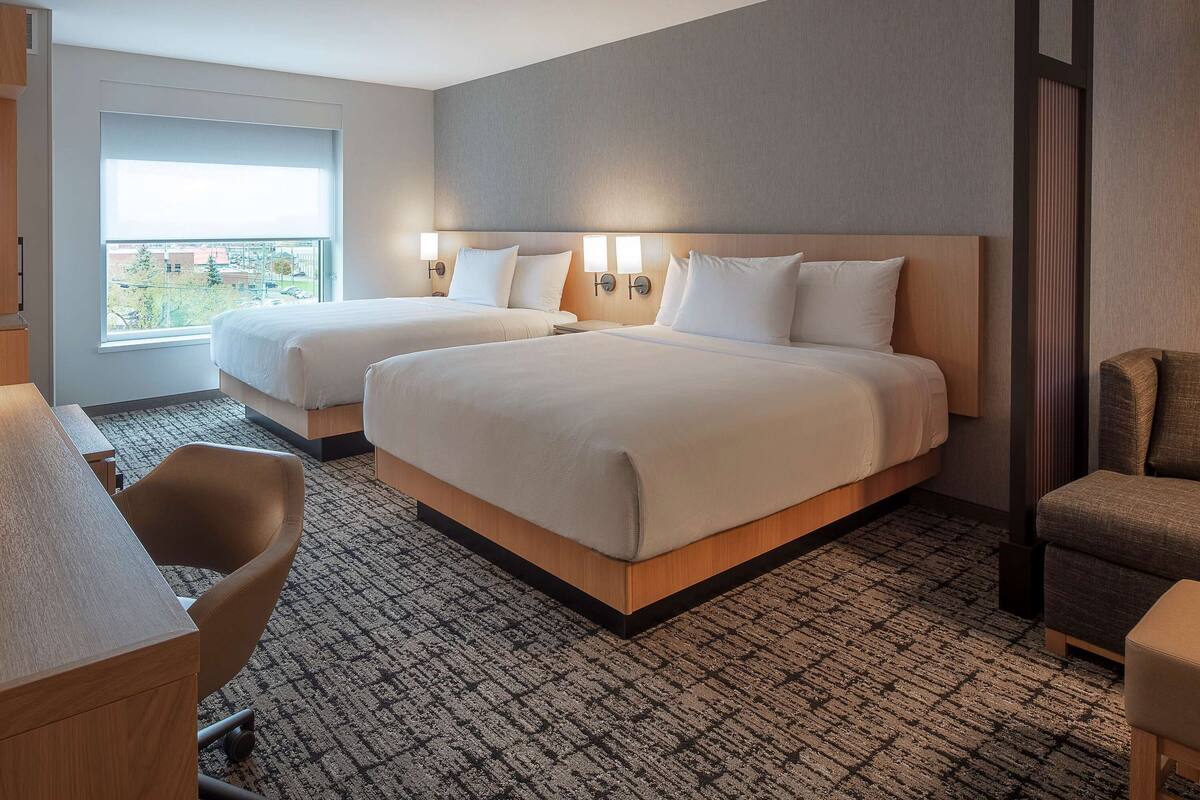 ห้องดีไซน์, หลายเตียง (2 Queen Beds with Sofa bed) | ตู้นิรภัยในห้องพัก, ห้องเก็บเสียง, เตารีด/โต๊ะรีดผ้า, Wi-Fi ฟรี