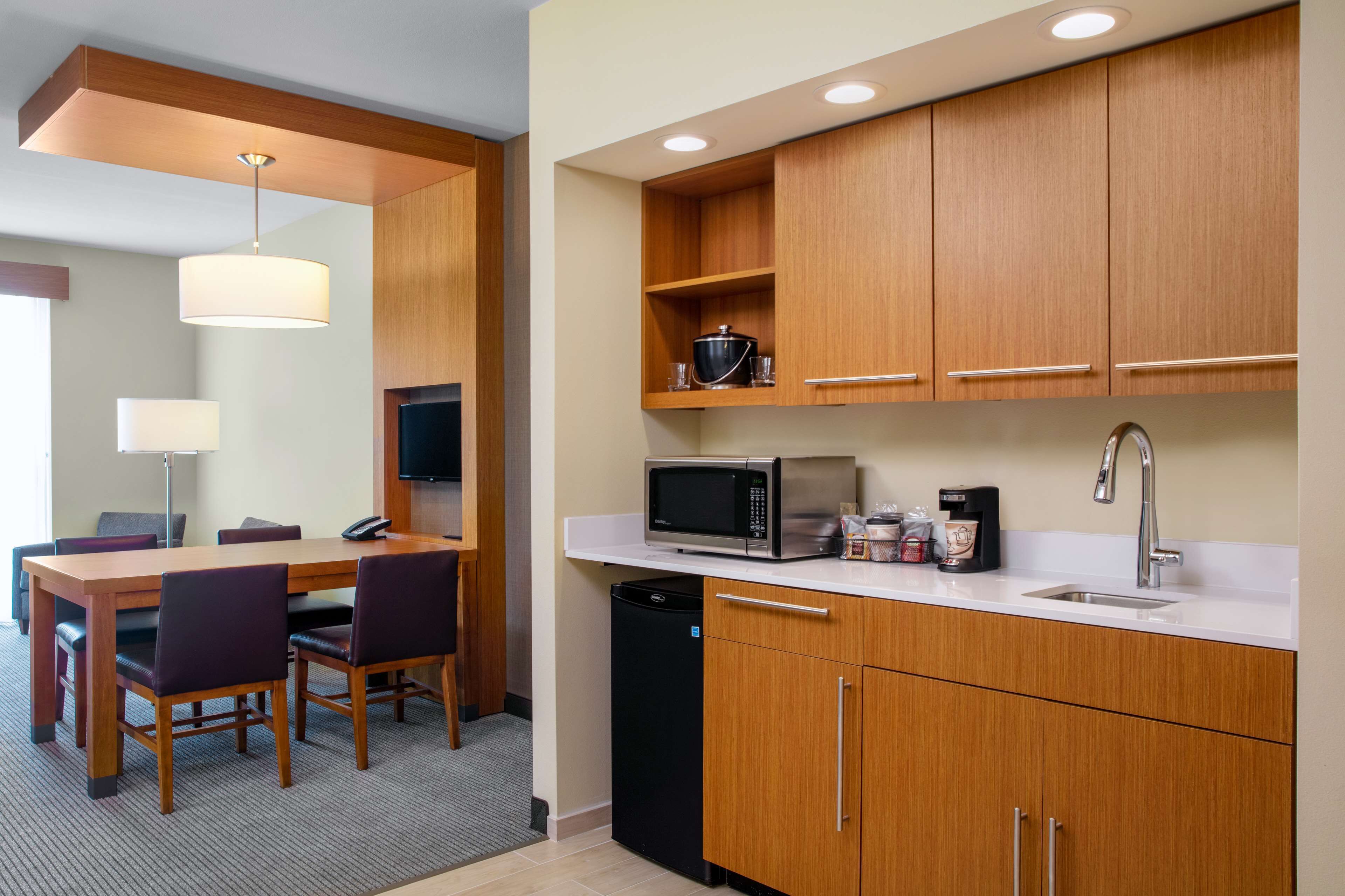 in-room safe, desk, laptop workspace, blackout curtains