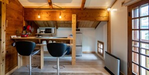 Apartamento, para não fumantes (Suite) | Edredons de pluma, individualmente decorados, individualmente mobiliados