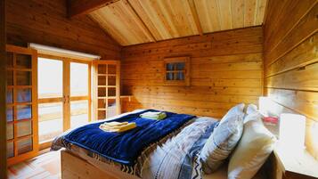 Family Apartment, Non Smoking | Down duvets, individually decorated, individually furnished