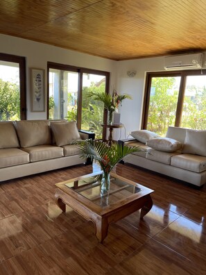 32-inch flat-screen TV with cable channels