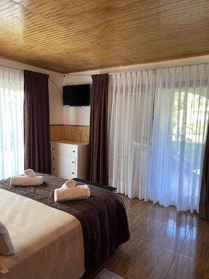 Room Nua, 1 Double Room, Bathtub, Garden View | Culle/letti per bambini (gratuiti), lenzuola
