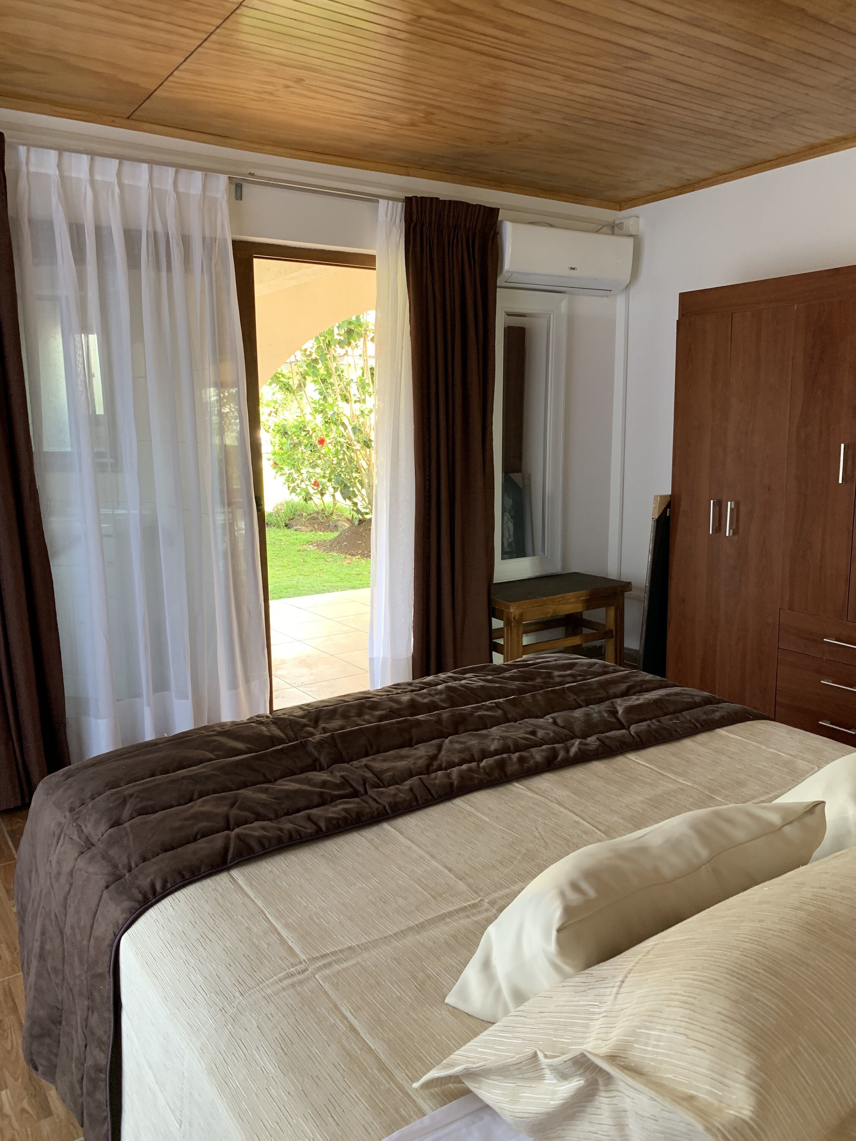 Room Nua, 1 Double Room, Bathtub, Garden View | 免费婴儿床、床单