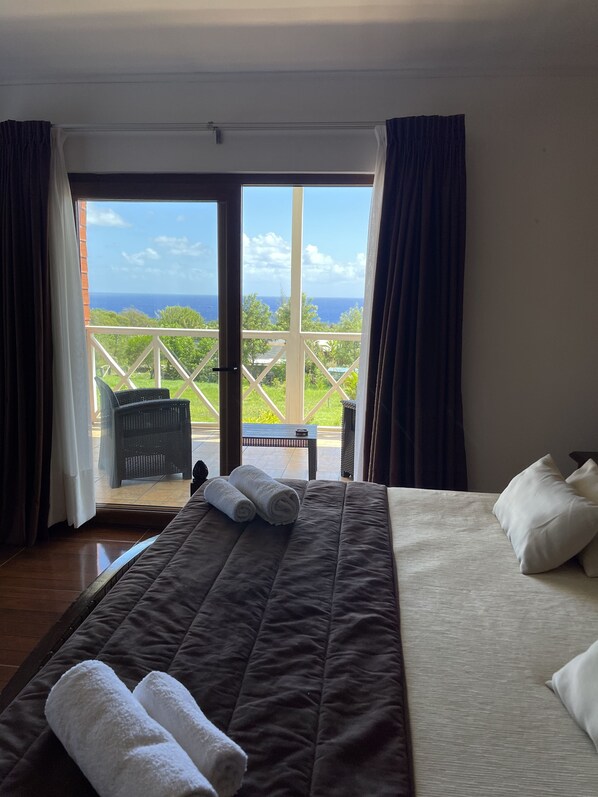 Room Porotu, 1 King Size Bed, Balcony, Sea view | View from room