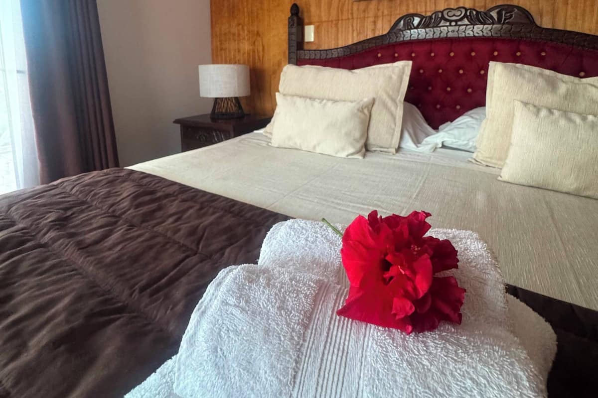 Room Porotu, 1 King Size Bed, Balcony, Sea view