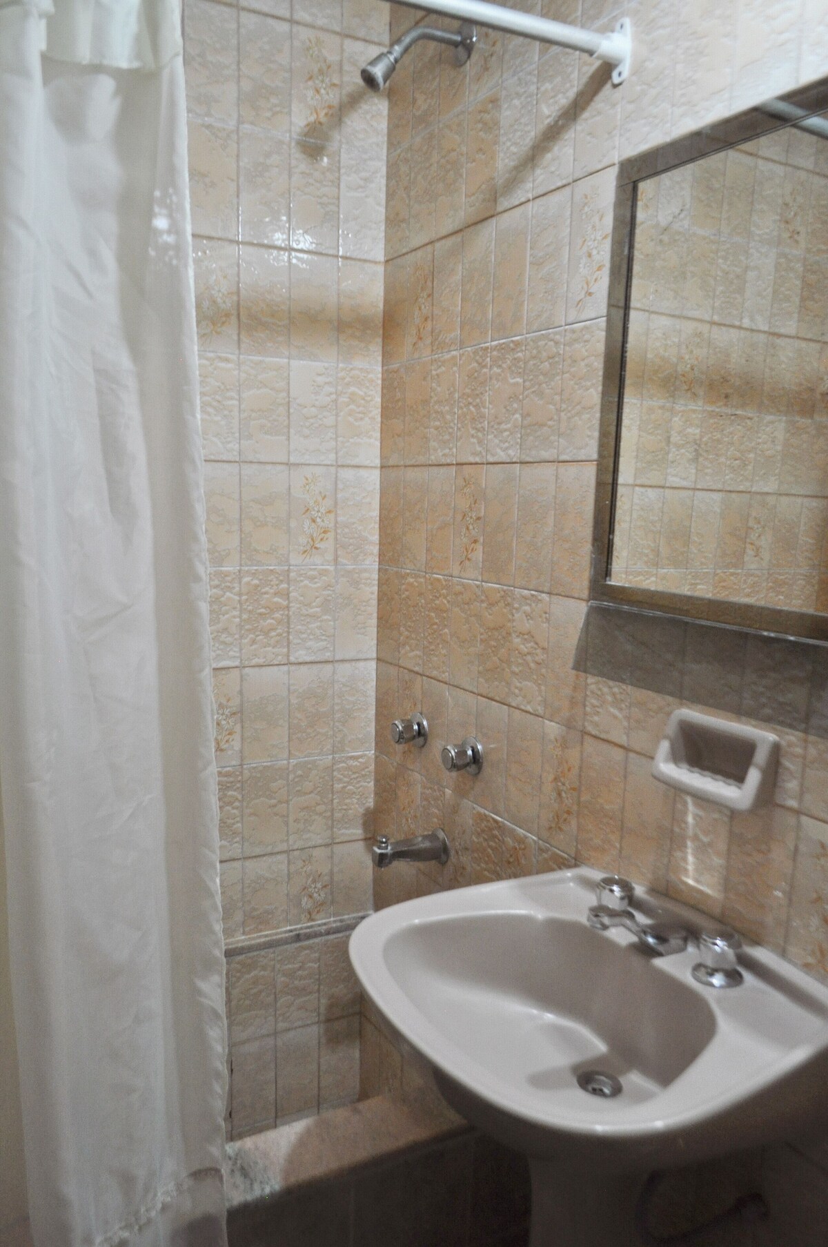 Habitación Confort doble, baño privado | Ducha del cuarto de baño