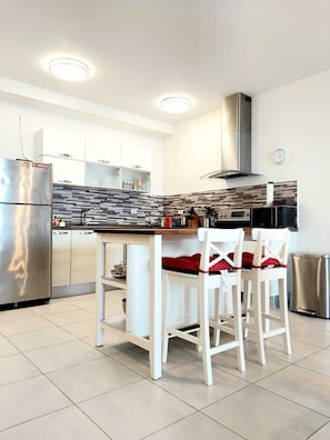 Fridge, microwave, oven, stovetop - Unobstructed Ocean View - Ocean Front Condo (Sint Maarten)