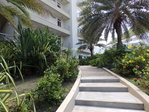 Property grounds - Unobstructed Ocean View - Ocean Front Condo (Sint Maarten)