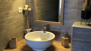 Shower, towels
