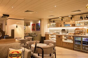 Bar (on property) - Hub By Premier Inn London Westminster - Saint James' Park (London)