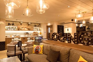 Bar (on property) - Hub By Premier Inn London Westminster - Saint James' Park (London)