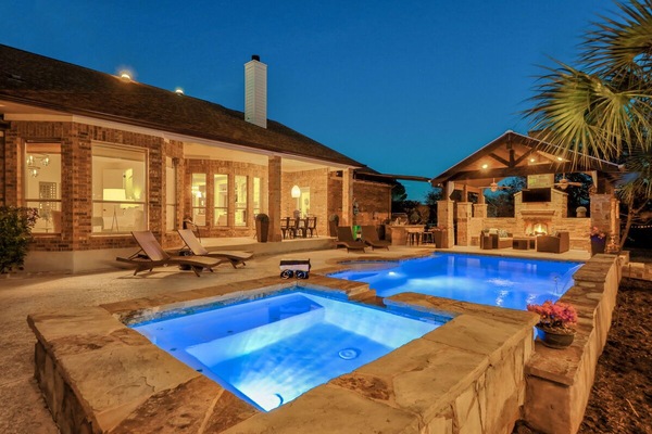 POOL, HOT TUB & CABANA