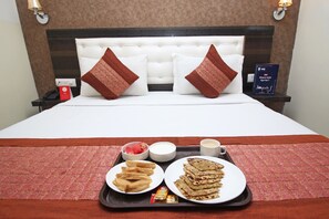 Deluxe Room, 1 Bedroom | 1 bedroom, Select Comfort beds, desk, iron/ironing board - Hotel Aeroporto Inn (New Delhi)