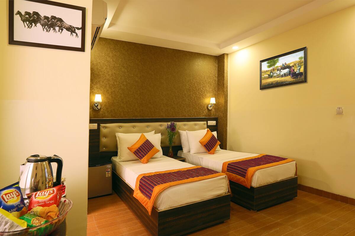 1 bedroom, Select Comfort beds, desk, iron/ironing board