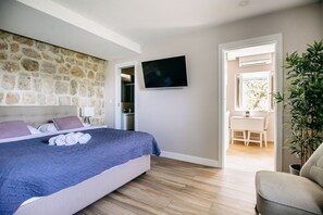 Desk, iron/ironing board, free cribs/infant beds, travel crib - Sea Pearl Apartments by DuHomes (Dubrovnik)