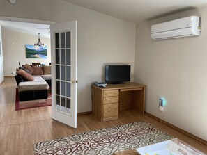 Smart TV, DVD player