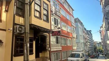 Betjent parkering (TRY 350 per dag)