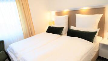 Dobbeltværelse | Minibar, pengeskab på værelset, skrivebord