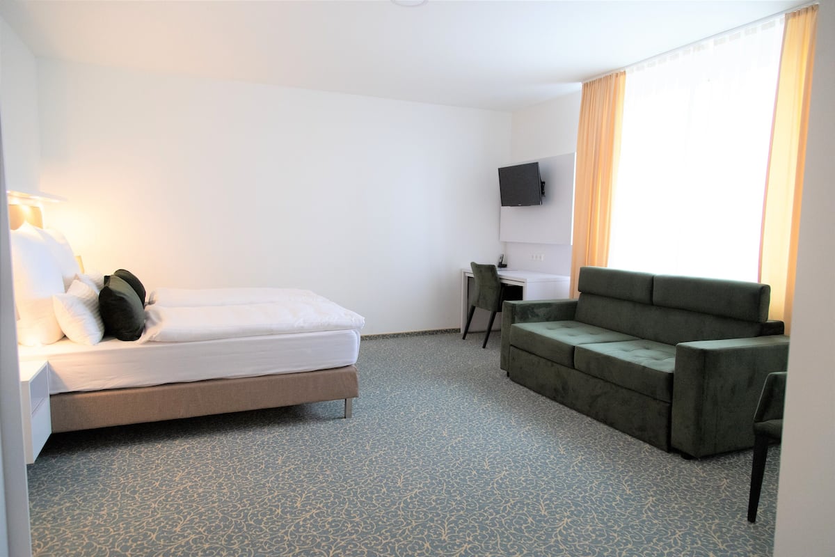 Deluxe Double Room | Minibar, in-room safe, desk, laptop workspace