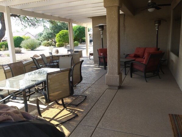 Outdoor dining - Vacation home in Surprise, AZ a 45 and over community with 4 golf courses.  (Surprise)