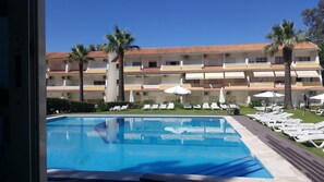 Seasonal outdoor pool - Apartamentos NAUTILUS (Loulé)