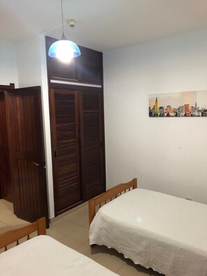 Basic Apartment, Multiple Beds | 1 bedroom, iron/ironing board, bed sheets - Apartamentos NAUTILUS (Loulé)