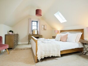 4 quartos, Wi-Fi de cortesia, roupa de cama