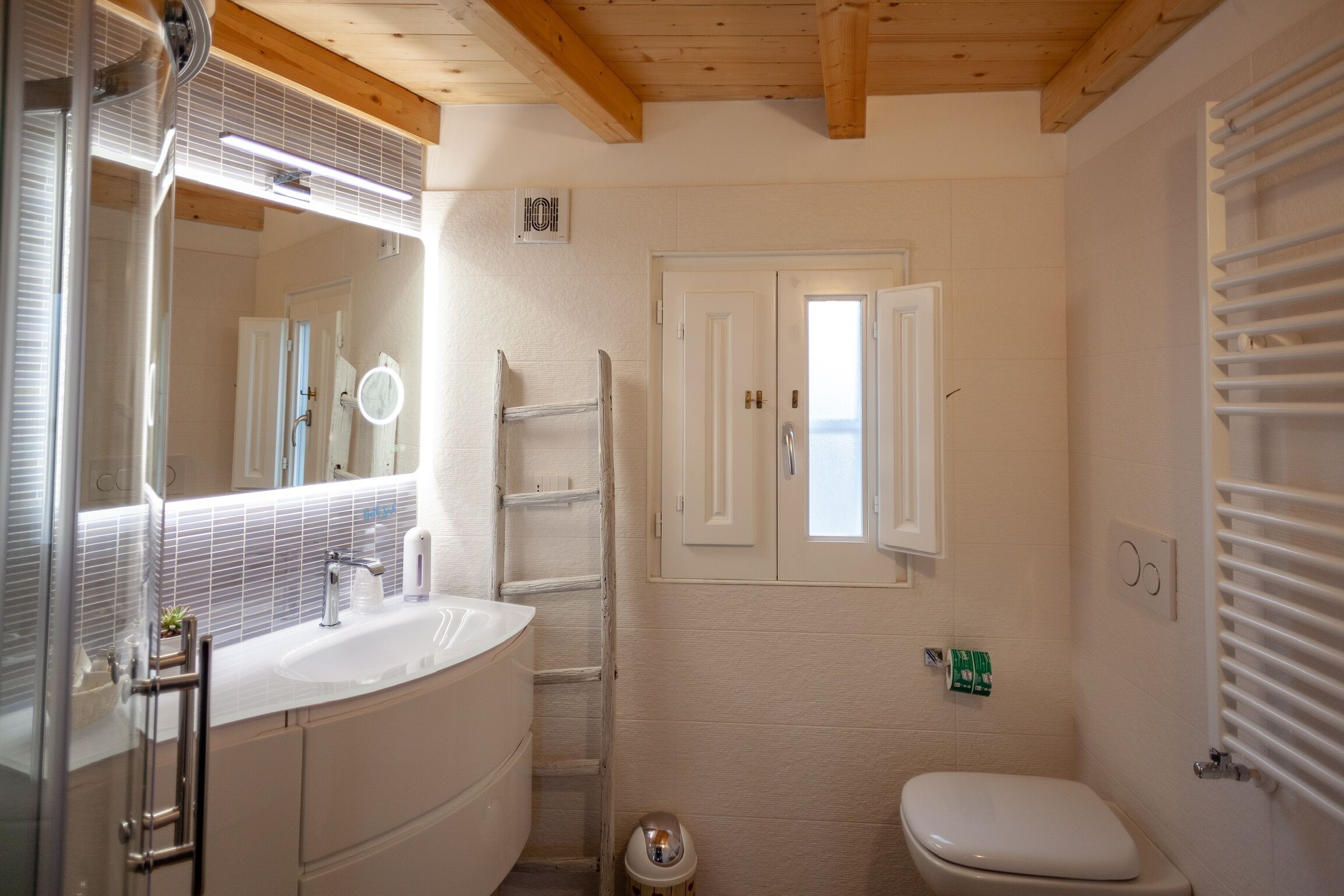 Shower, hair dryer, bathrobes, slippers