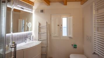 Shower, hair dryer, bathrobes, slippers