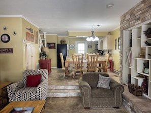 TV, fireplace - Claim Jumper #9 Townhouse with High Speed Wifi (Red River)