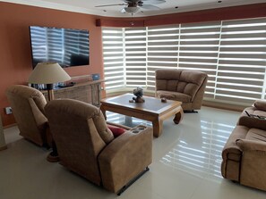 TV, DVD player, ping pong, books - Beautiful beach condo in Mazatlan (MAZATLAN)