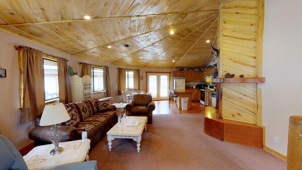 Flat-screen TV, fireplace, DVD player