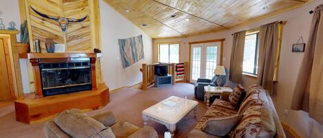 Flat-screen TV, fireplace, DVD player