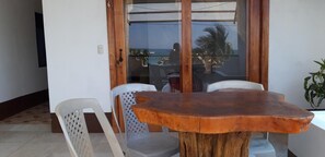 Fridge, microwave, oven, stovetop - Hostal los Delfines (Puerto Villamil)