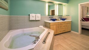 Ensemble douche/baignoire, baignoire Ă jets, sĂšche-cheveux