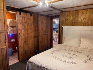 3 bedrooms, free WiFi, bed sheets