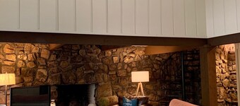 Koselig hjem overfor Red Apple Inn og 20 minutter fra Little Red River!