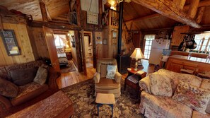 Fireplace, DVD player - Cabin by the Creek with High Speed Wifi (Red River)