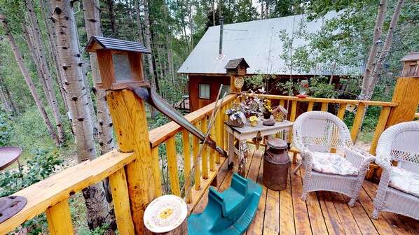 Property grounds - Cabin by the Creek with High Speed Wifi (Red River)