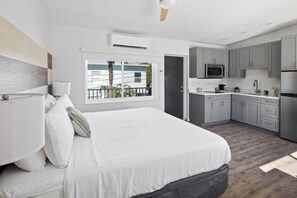 Villas King Suite Partial Ocean View | Individually decorated, individually furnished, desk, blackout drapes