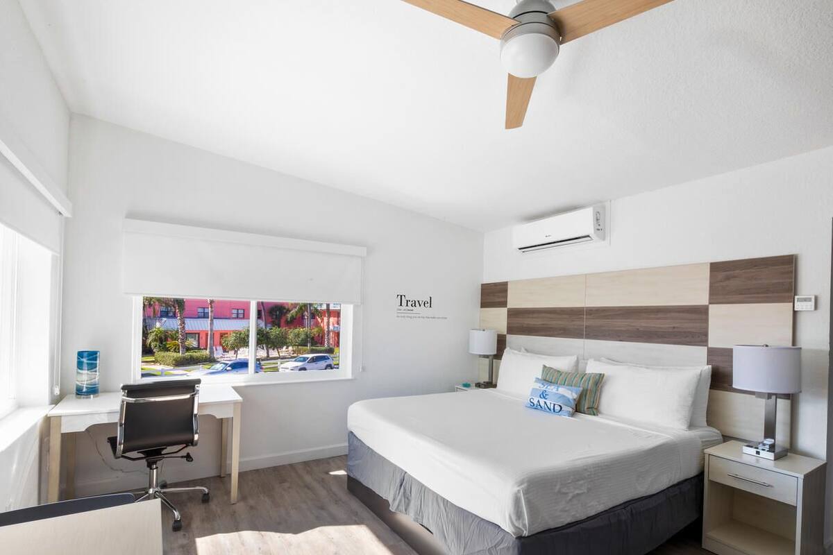 Suite estudio Premier | Escritorio, cortinas opacas, tabla de planchar con plancha y wifi gratis