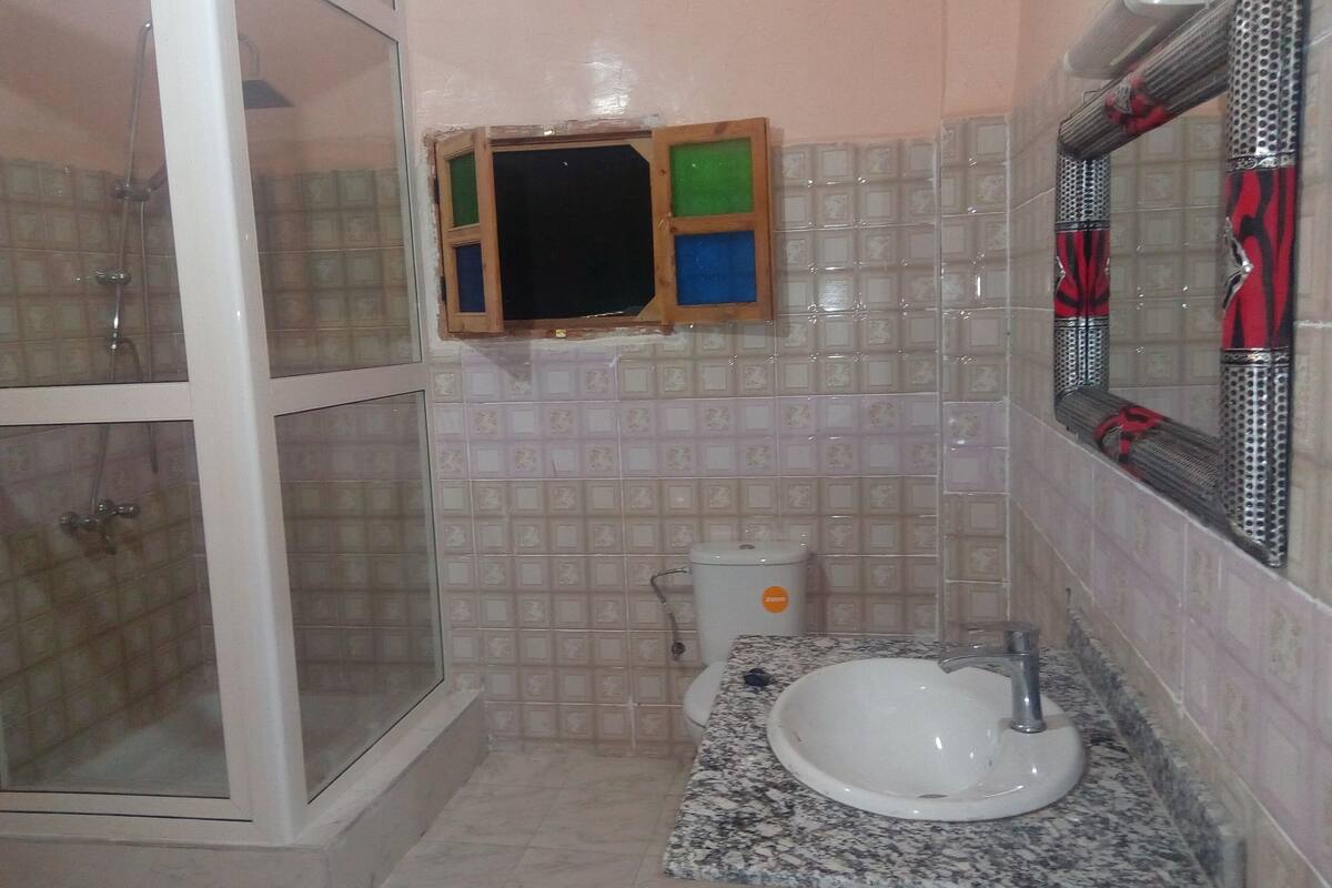Bathroom sink