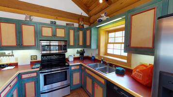 Coffee/tea maker, oven, stovetop, dishwasher