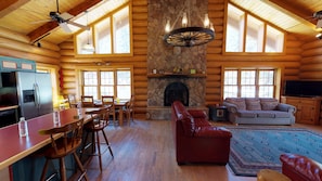 Interior - 101 River Street Lodge (Red River)