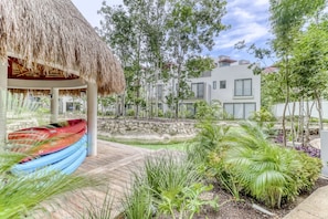 Property grounds - Luxury apartment in a new complex w/ WiFi, AC & shared pools/hot tubs/kayaks (Playa del Carmen)