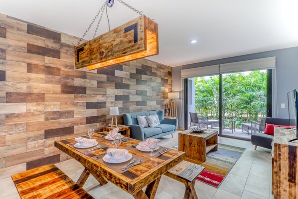 TV - Luxury apartment in a new complex w/ WiFi, AC & shared pools/hot tubs/kayaks (Playa del Carmen)