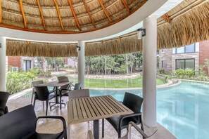 Outdoor dining - Luxury apartment in a new complex w/ WiFi, AC & shared pools/hot tubs/kayaks (Playa del Carmen)