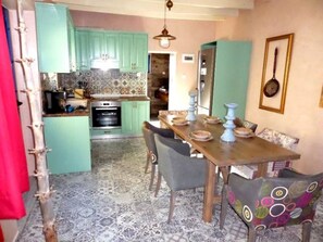 Fridge, oven, stovetop, coffee/tea maker - ASPASIA'S HOUSE in Zakros (Zakros)