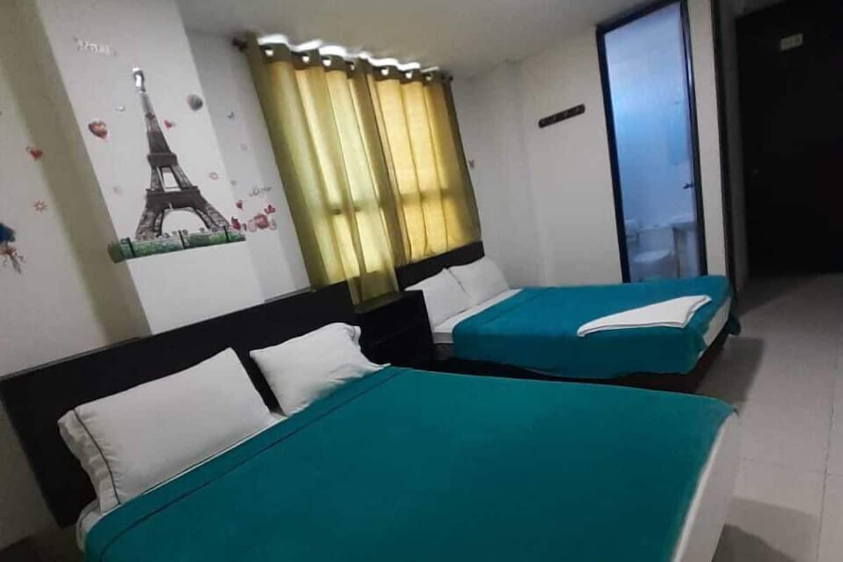 Triple Room | Minibar, free WiFi, bed sheets