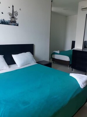 Een minibar, gratis wifi, beddengoed